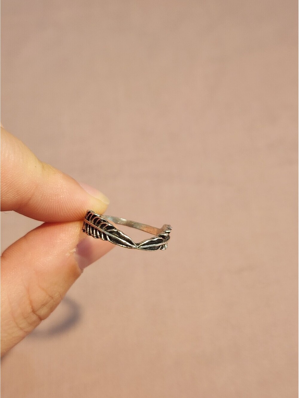 Vintage Silver Tone Leaf Design Ring